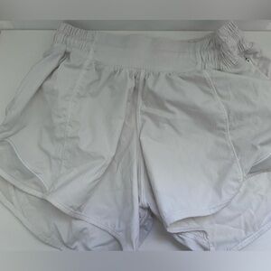 Lululemon Hotty Hots 4” inseam White Size 2